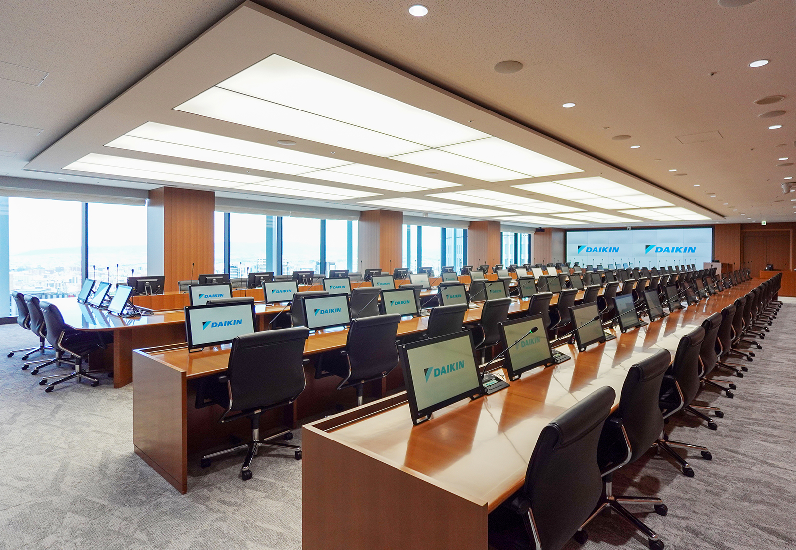 77席の役員会議室